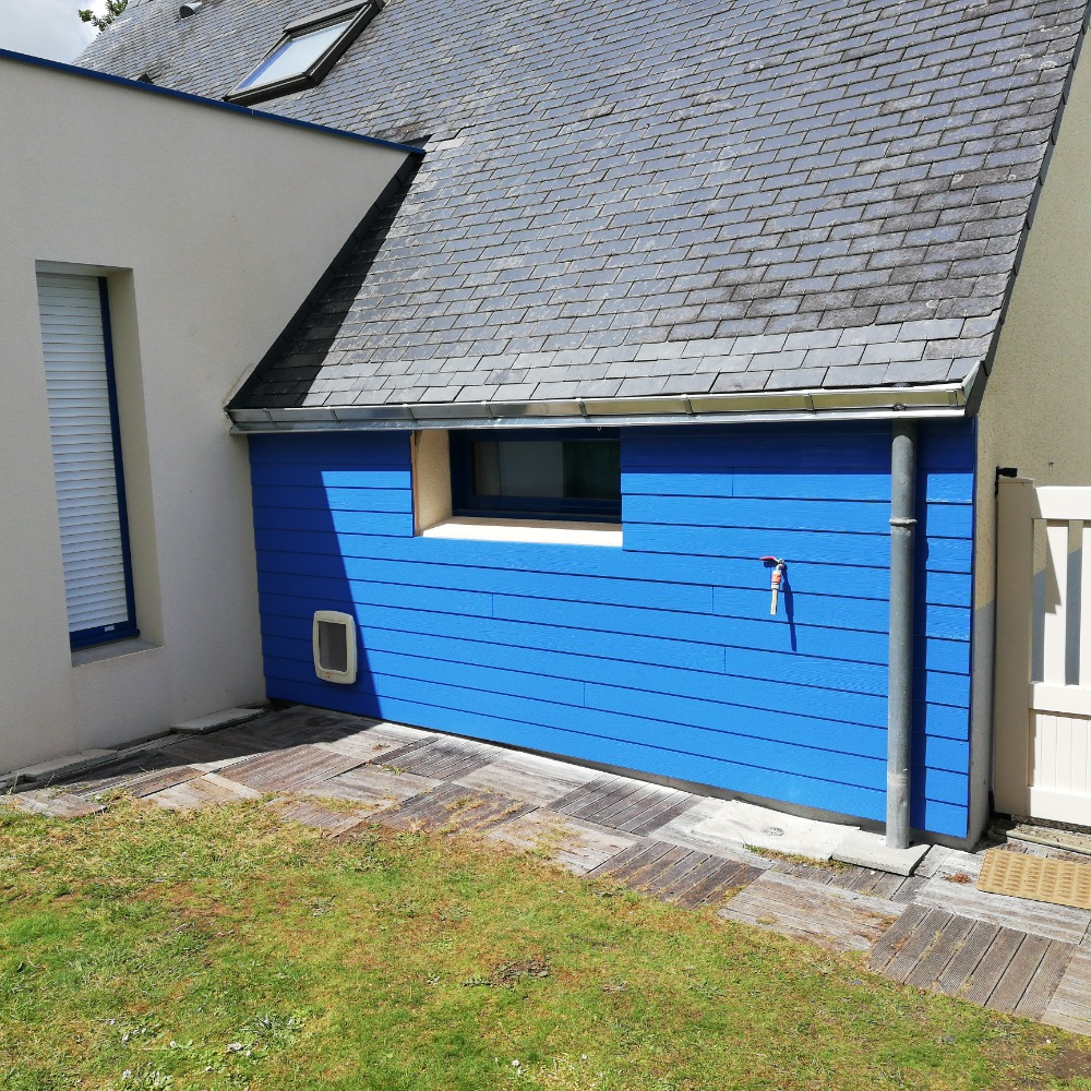Bardage bleu après pose